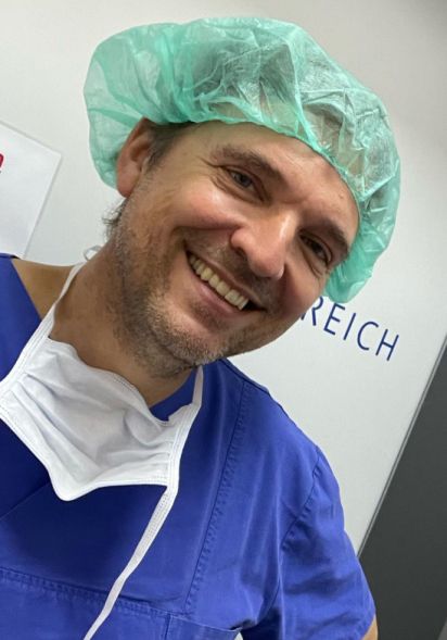 Dr. Christian Döbler im OP-Saal